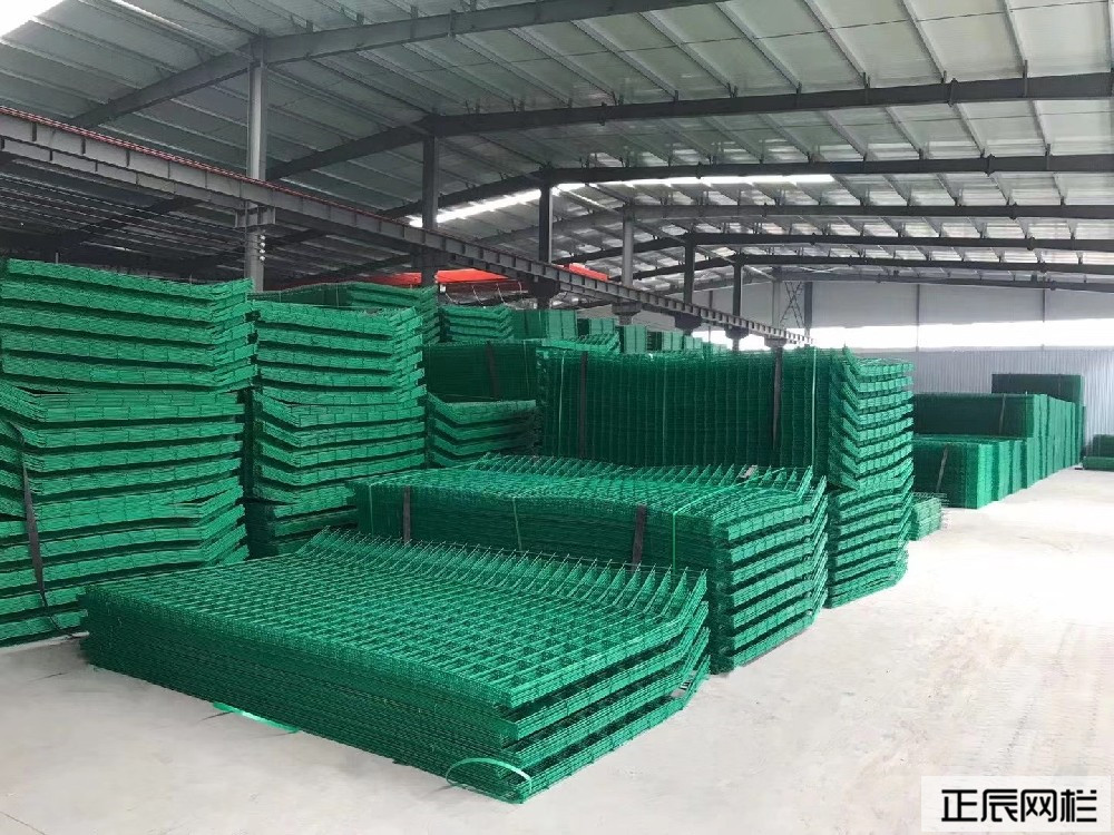 護(hù)欄網(wǎng)廠家