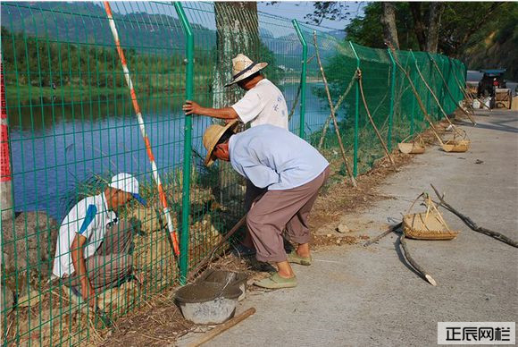 圈地護欄網立柱直接埋泥土里不會爛掉嗎