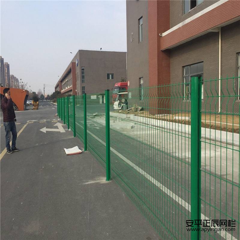 鐵絲網(wǎng)護(hù)欄網(wǎng)