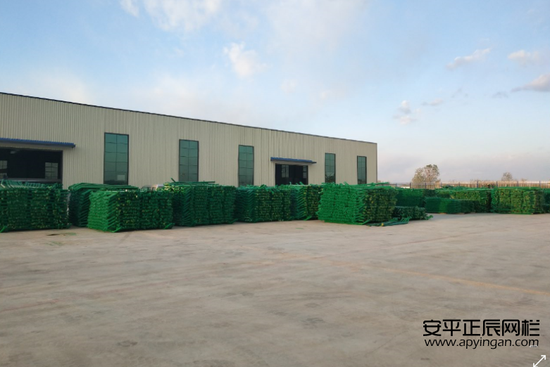 公路邊護欄網(wǎng)廠家