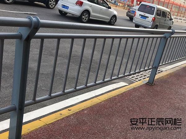 道路護欄圍欄圖片