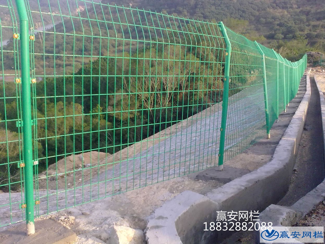 圈山鐵絲圍欄網