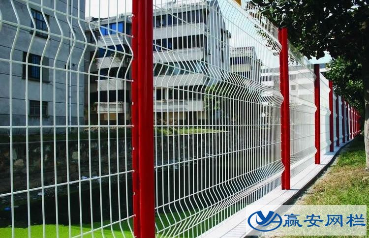 小區(qū)鐵絲網(wǎng)圍欄