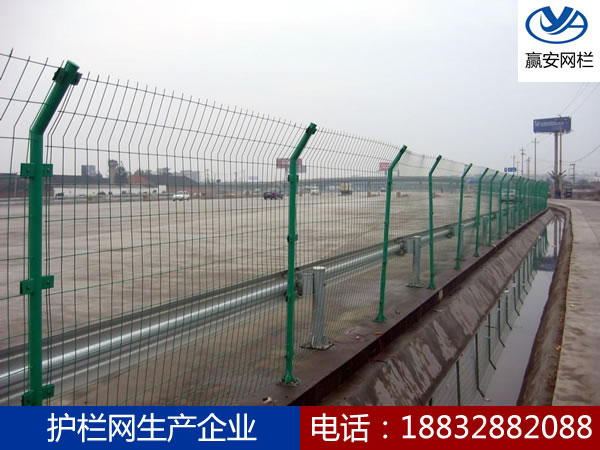 高速公路護(hù)欄網(wǎng)