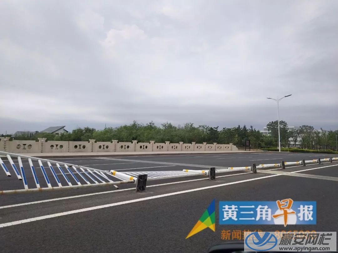 被刮到的市政交通護欄