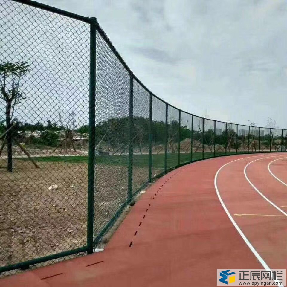 勾花護欄網在校園