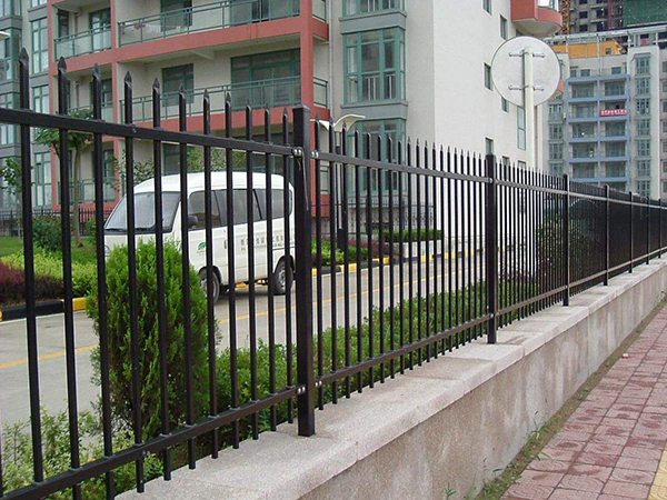 圍墻護欄廠家圖1