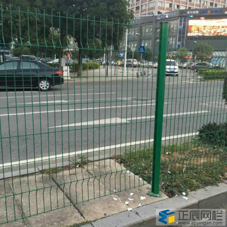 鐵絲網(wǎng)護(hù)欄