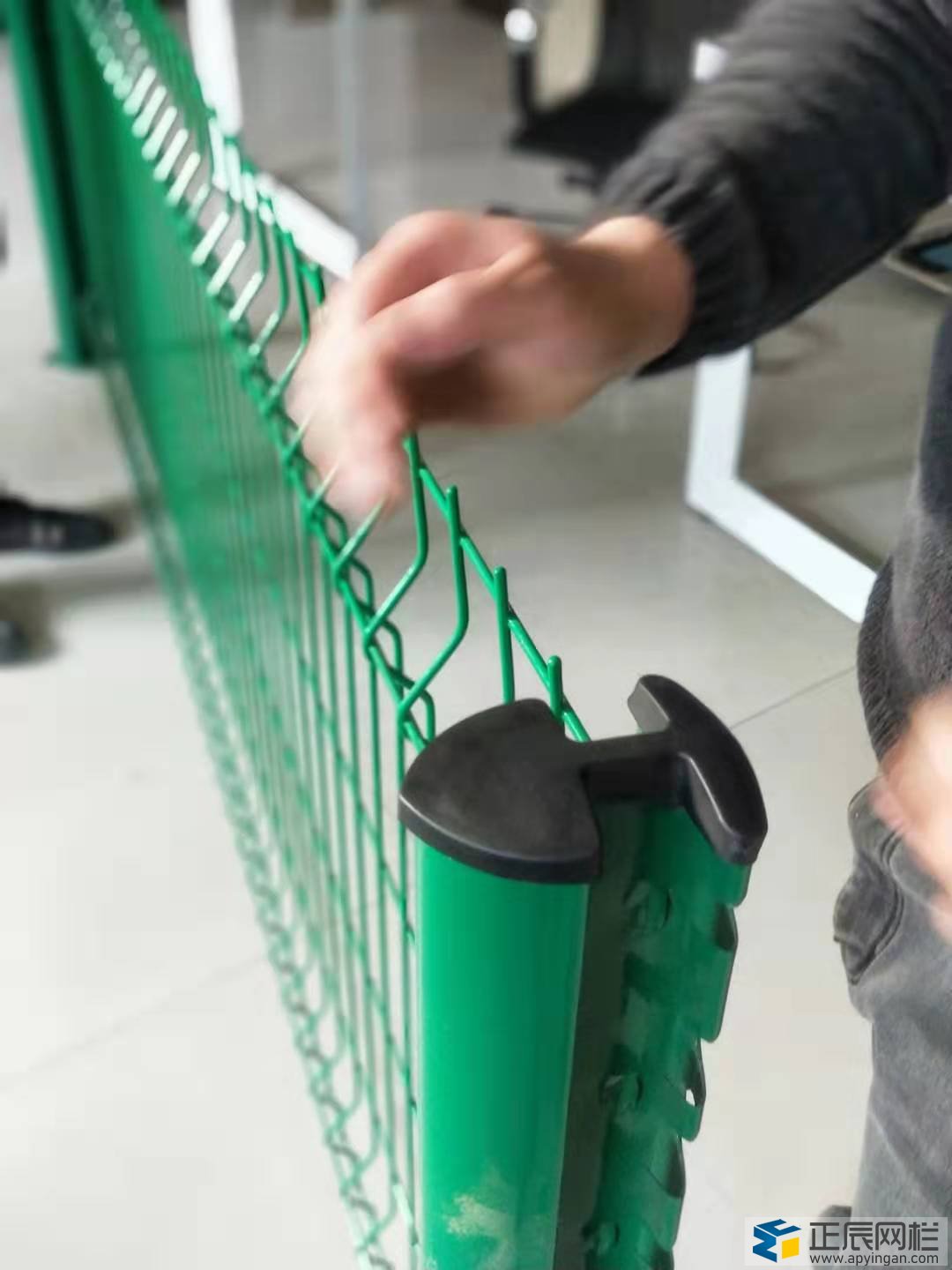 桃型柱護(hù)欄網(wǎng)