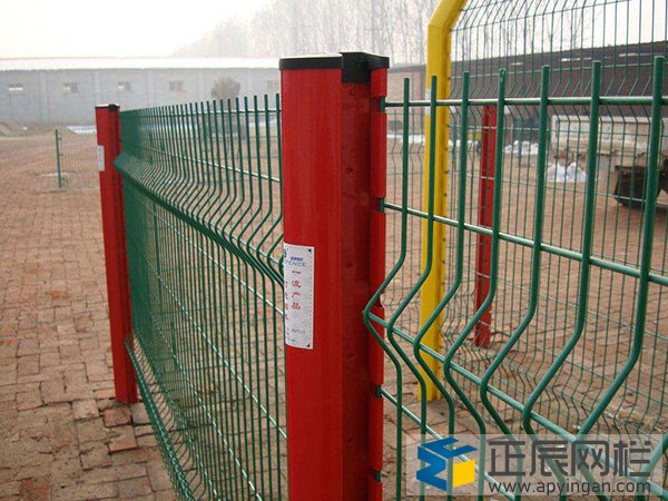 桃型柱護欄網